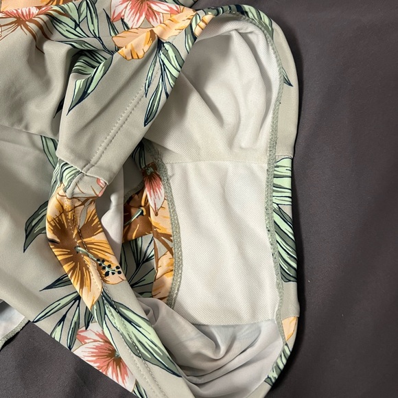 NEW || Women’s One Piece Swim Suit - Picture 4 of 5